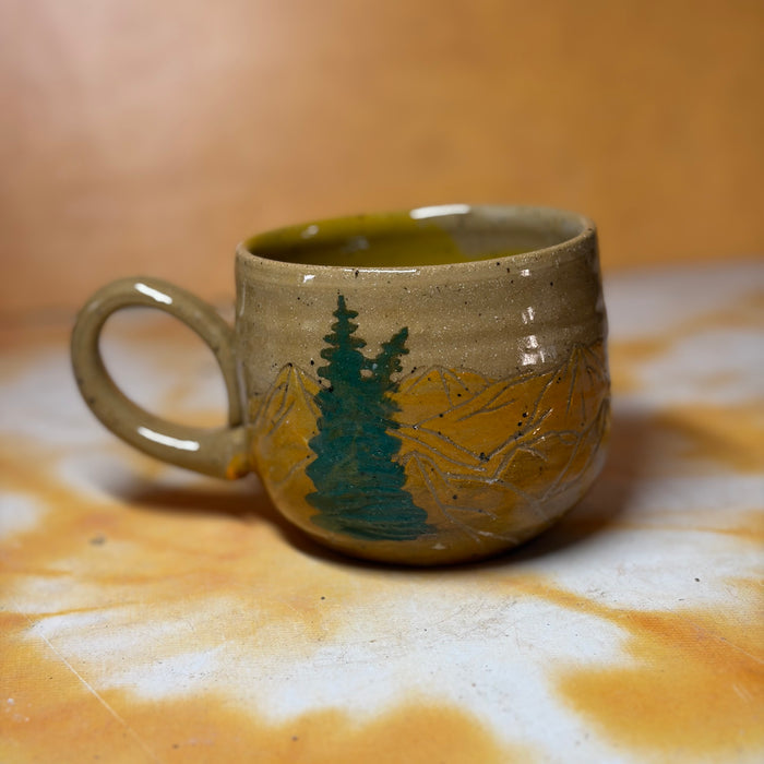 10oz tan mountains mug
