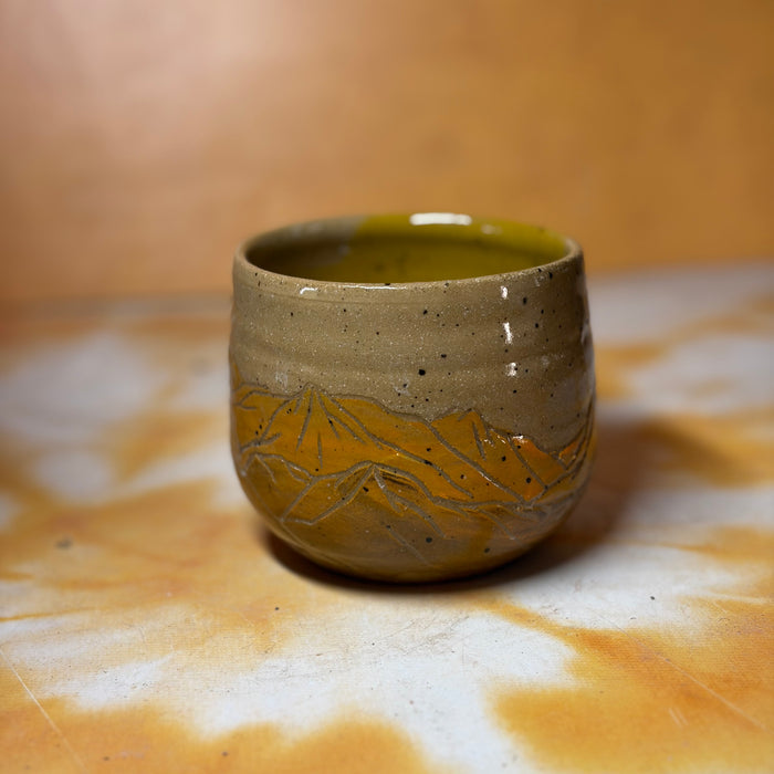 10oz tan mountains mug