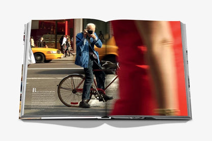 5TH AVENUE 200 YEARS OF STORIES & LEGENDS
