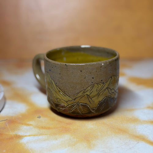 8oz tan mountains mug