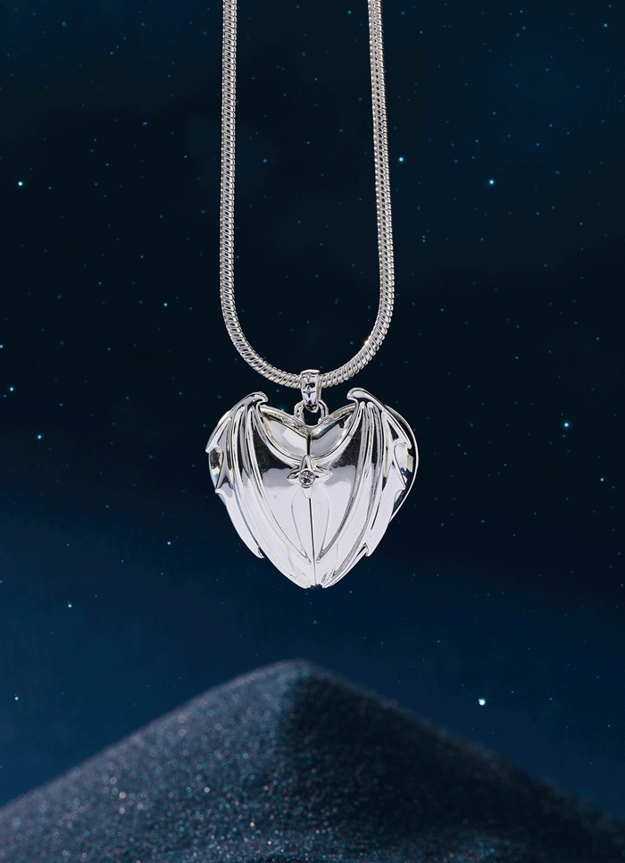 A Court of Thorns and Roses Velaris Heart Locket Necklace - Gold