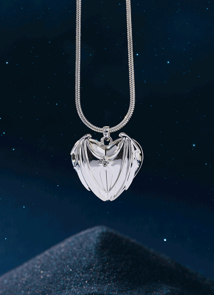 A Court of Thorns and Roses Velaris Heart Locket Necklace - Gold