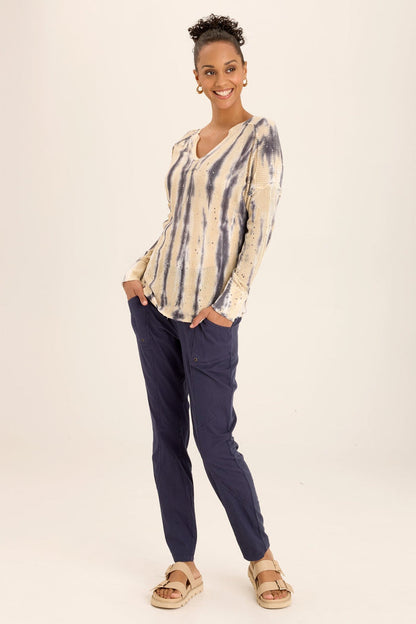 Wearables Bullock Mesh V-Neck Pullover
