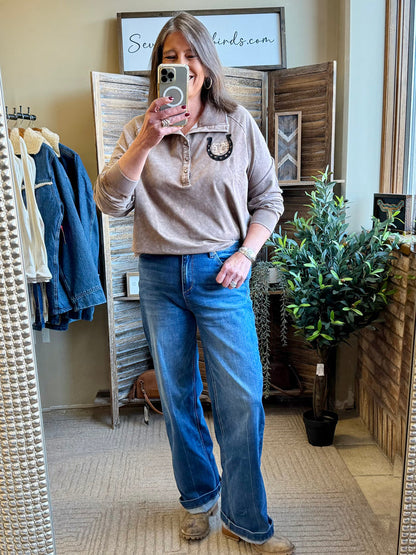 Light gray half-zip horseshoe-embroidered sweatshirt with long sleeves