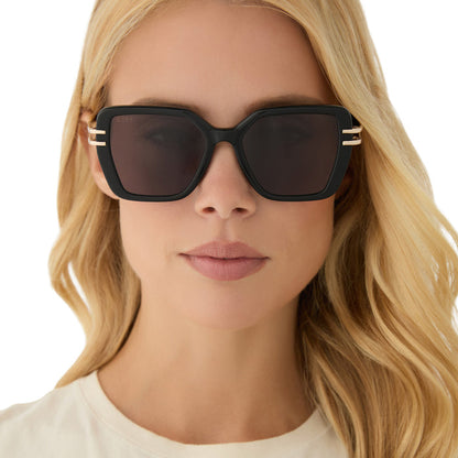 on model - blonde female wearing diff eyewear featuring the dasha square sunglasses with a black frame and grey lenses front view