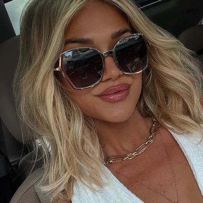 lifestyle - minimally_her wearing diff eyewear featuring the donna iii square sunglasses with a gold frame and midnight blue gradient polarized lenses front view