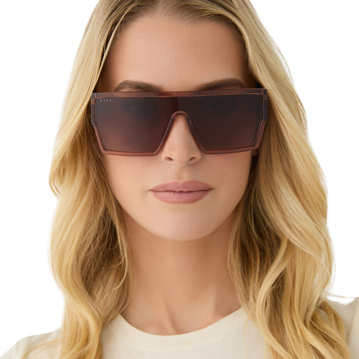 on model - female wearing diff eyewear featuring the electra shield sunglasses with a café ole frame and brown gradient polarized lenses front view
