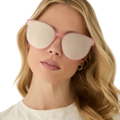 on model - female wearing diff eyewear featuring the gemma round sunglasses with a peach frame and cool matcha gradient mirror lenses front view