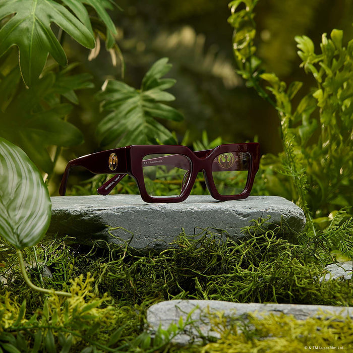 lifestyle - in a jungle star wars x diff eyewear featuring the general leia™ square prescription glasses with a aubergine purple frame front view