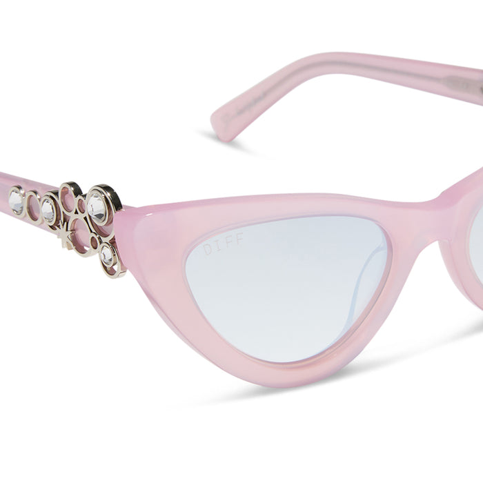 wicked x diff eyewear featuring the glinda upland for good cat eye sunglasses with a pink frame and pink lenses detailed view