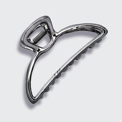 KITSCH Hematite Metal Open-Shape Claw Clip - on-model lifestyle #2