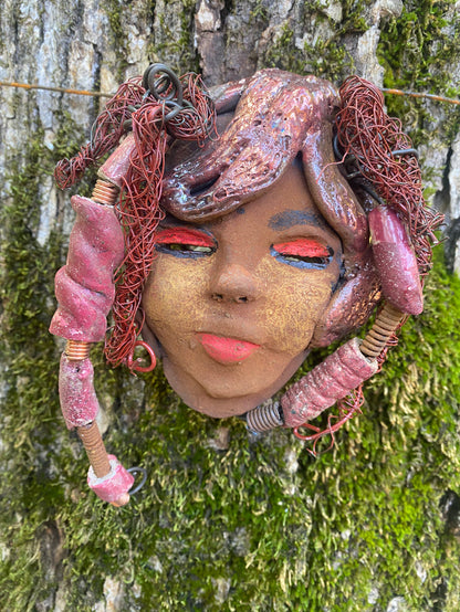 Valiza boasts an eye-catching rust brown complexion complete with rust  red lips.  At 7" x 5" and 10 ozs. she is crafted with 5 handmade, raku-fired beads. Additionally, Valiza features over 15 feet of coiled 24 and 16 gauge wire hair. If you have questions, please reach out!