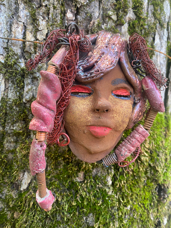 Valiza boasts an eye-catching rust brown complexion complete with rust  red lips.  At 7" x 5" and 10 ozs. she is crafted with 5 handmade, raku-fired beads. Additionally, Valiza features over 15 feet of coiled 24 and 16 gauge wire hair. If you have questions, please reach out!