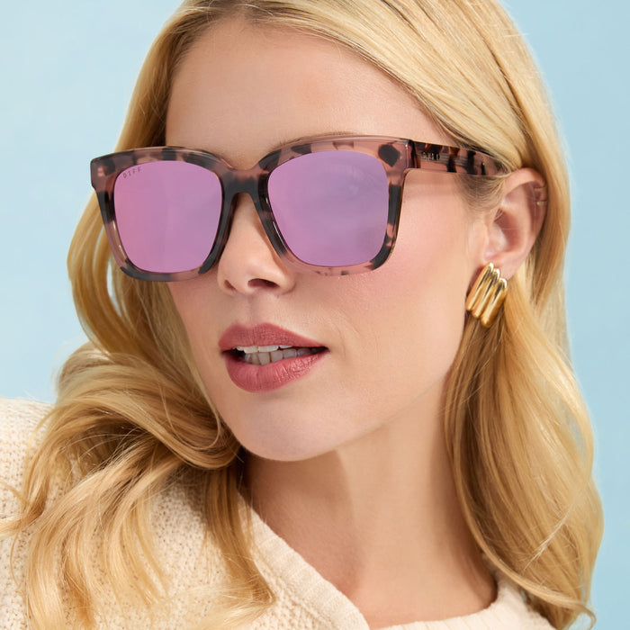 lifestyle - female wearing diff eyewear meredith square sunglasses himalayan tortoise & light pink mirror front view