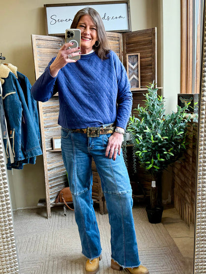 Blue quilted crewneck sweatshirt with long sleeves and ribbed cuffs