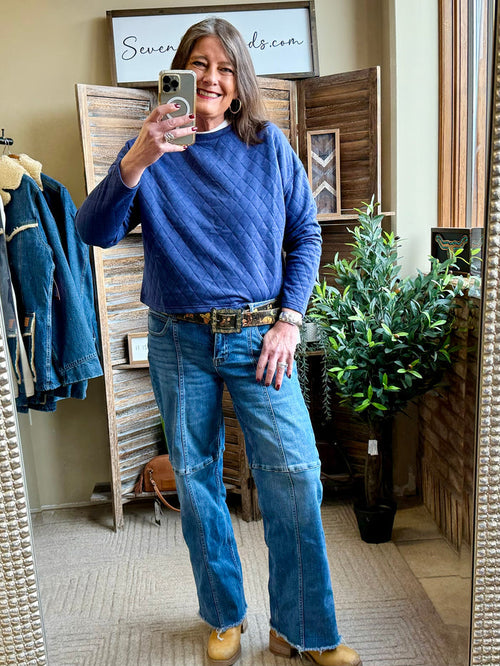 Blue quilted crewneck sweatshirt with long sleeves and ribbed cuffs