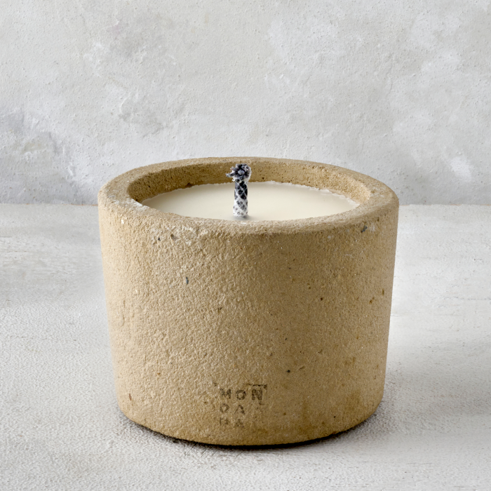 OUTDOOR: THE TABLE CANDLE SMALL DESERT NEUTRAL