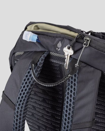 b1611_902_trailhead_pack_20l_black_i_1600x2000_2a2e340_1756934148000