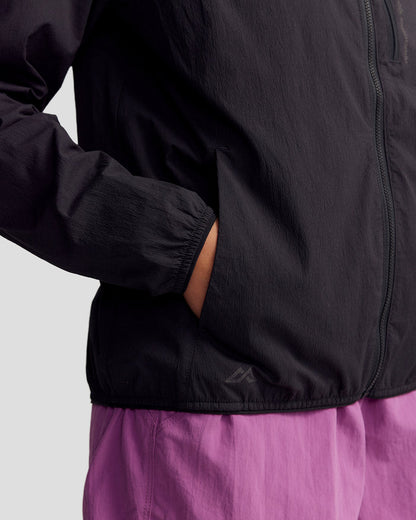 b1550_o4w_womens_trailhead_windbreaker_black_m_f_1600x2000_2a2e340_1756934252000